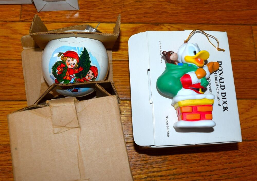 Vtg Christmas Disney Santa Donald Duck Holiday Porcelain Ornament & 1982 campbel